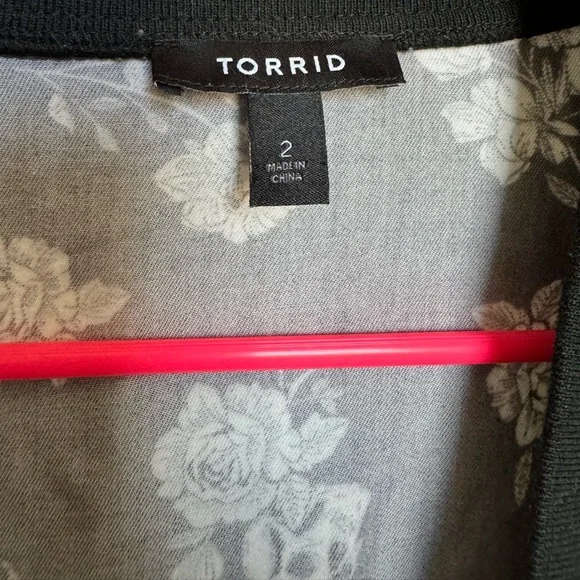 Torrid Floral Skull Bomber size 2 - Picture 4 of 6